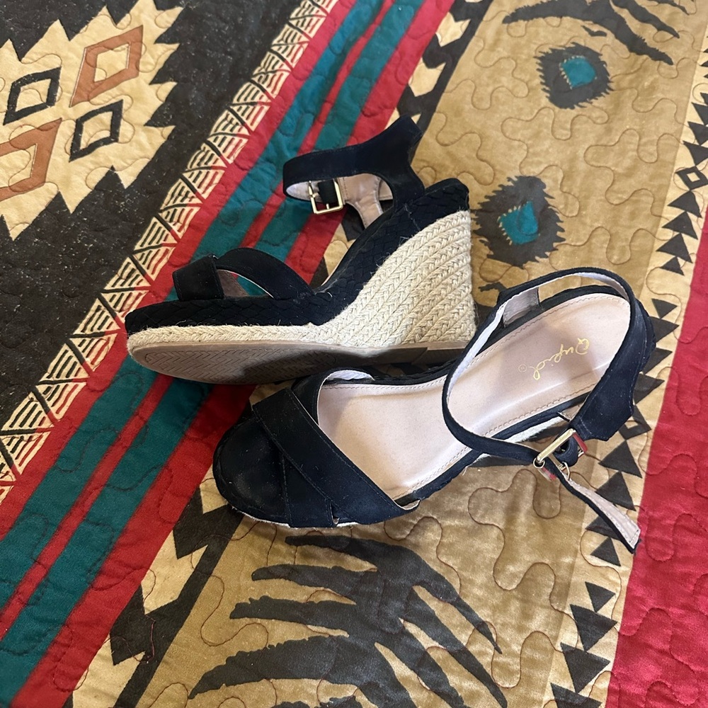 Qupid Black Wedge Shoes Elegant Design